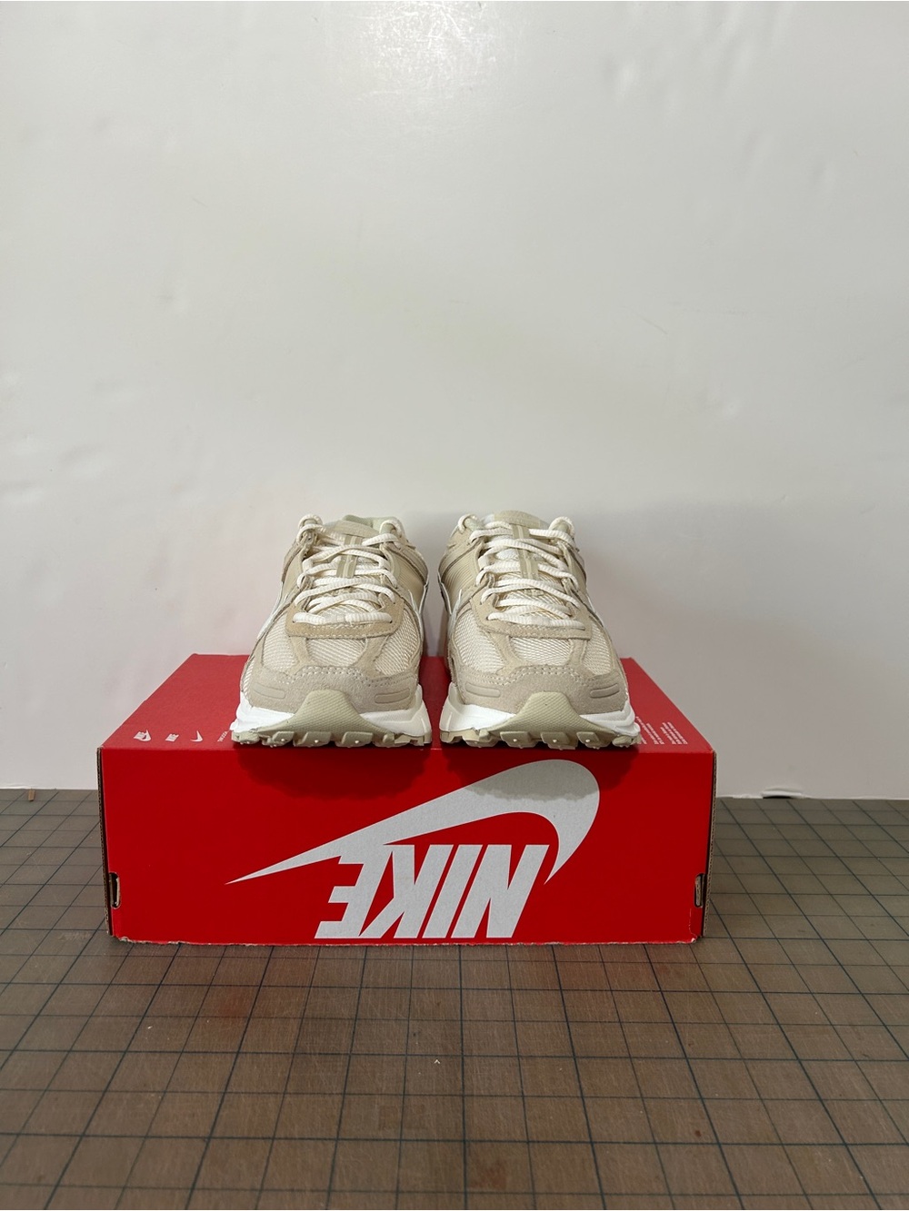 Nike Zoom Vomero 5 ‘Beach Light Khaki’ Womens - Picture 2 of 6